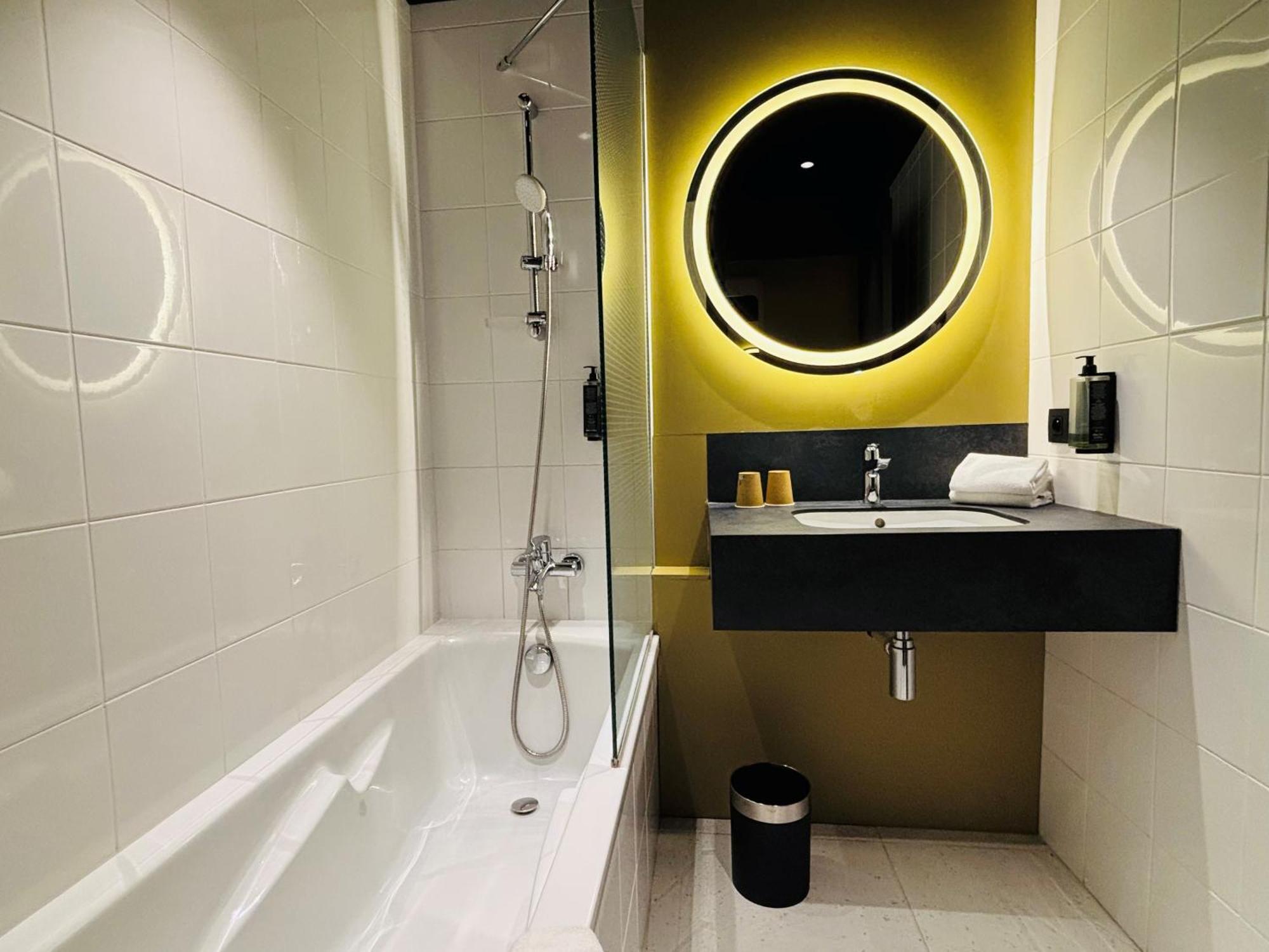 Junior Suite City Side